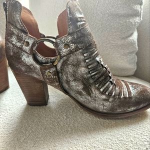 Ariat Unbridled Silver Cowgirl Western Jaelle Harness fashion ankle boots